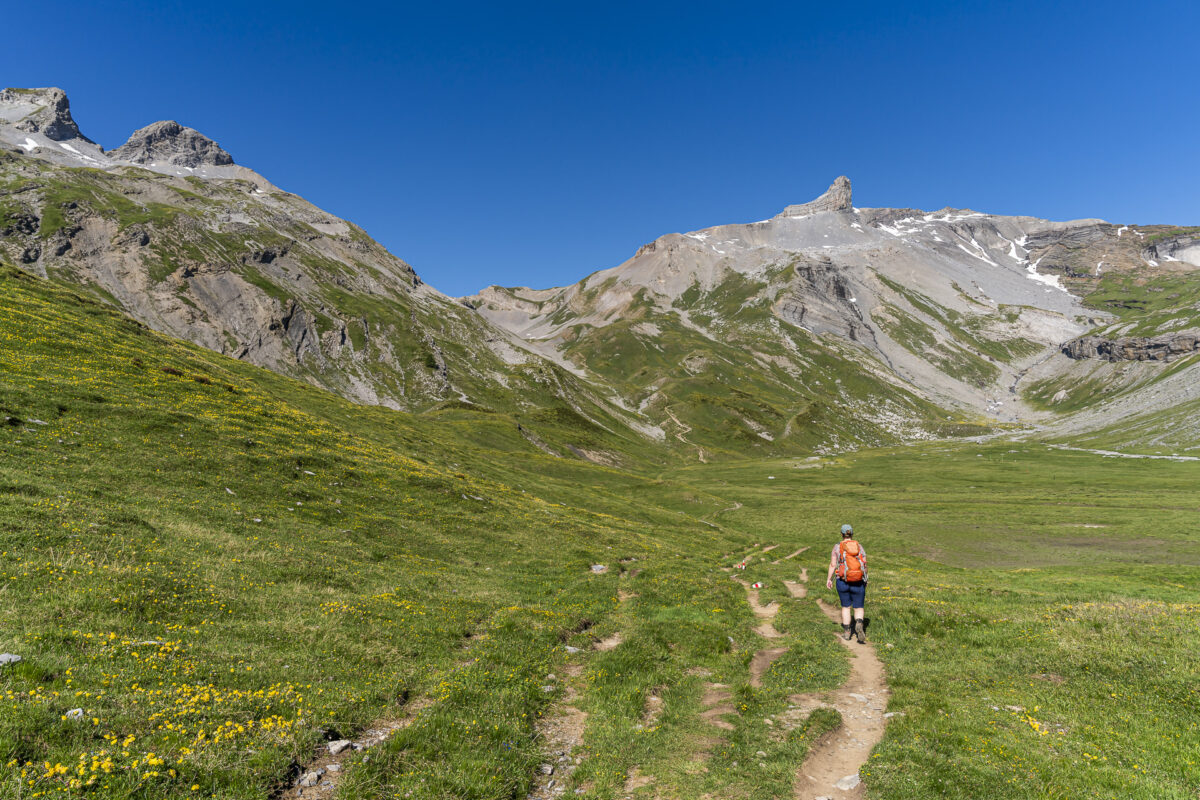 Hiking trail to Col de Fenestral