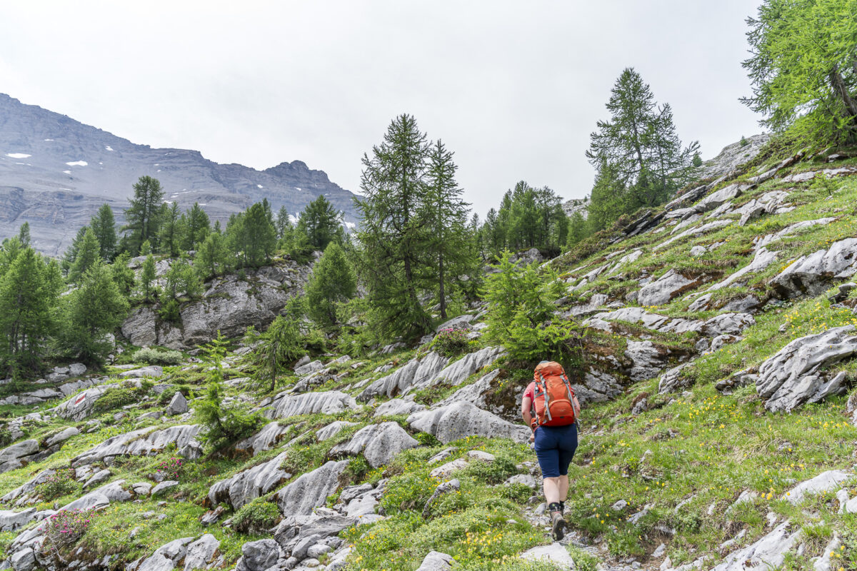 Rocky landscapes along the Sanetsch-Muveran Trail
